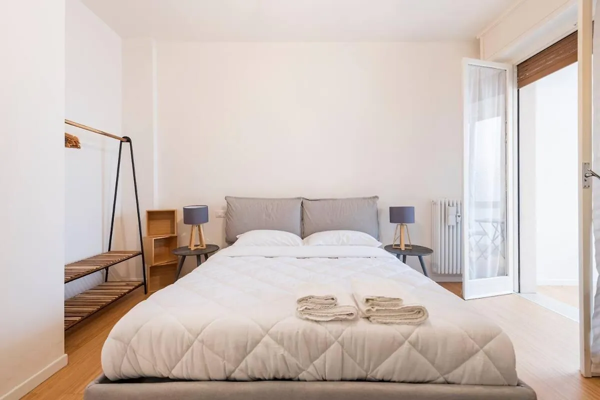 Vicolo Leoni 2BRD apartment Verona