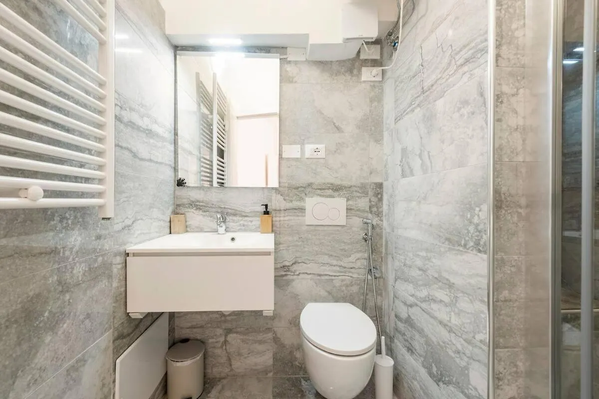 Vicolo Leoni 2BRD apartment Verona 0*,