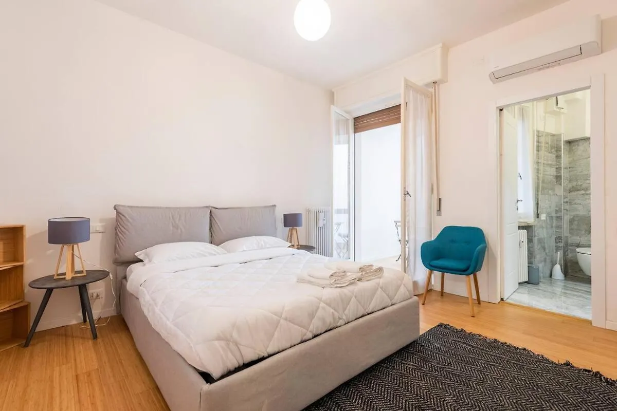 Vicolo Leoni 2BRD apartment Verona 0*,