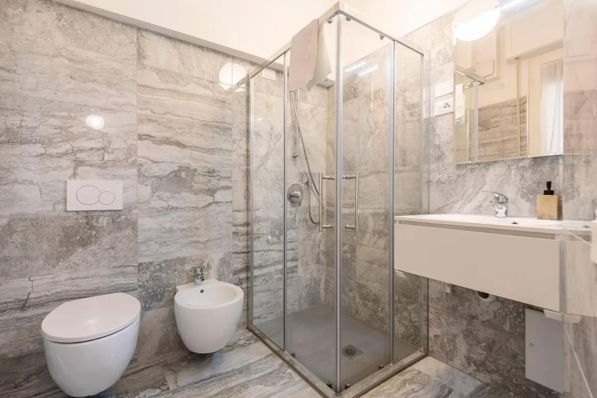 Vicolo Leoni 2BRD apartment Verona